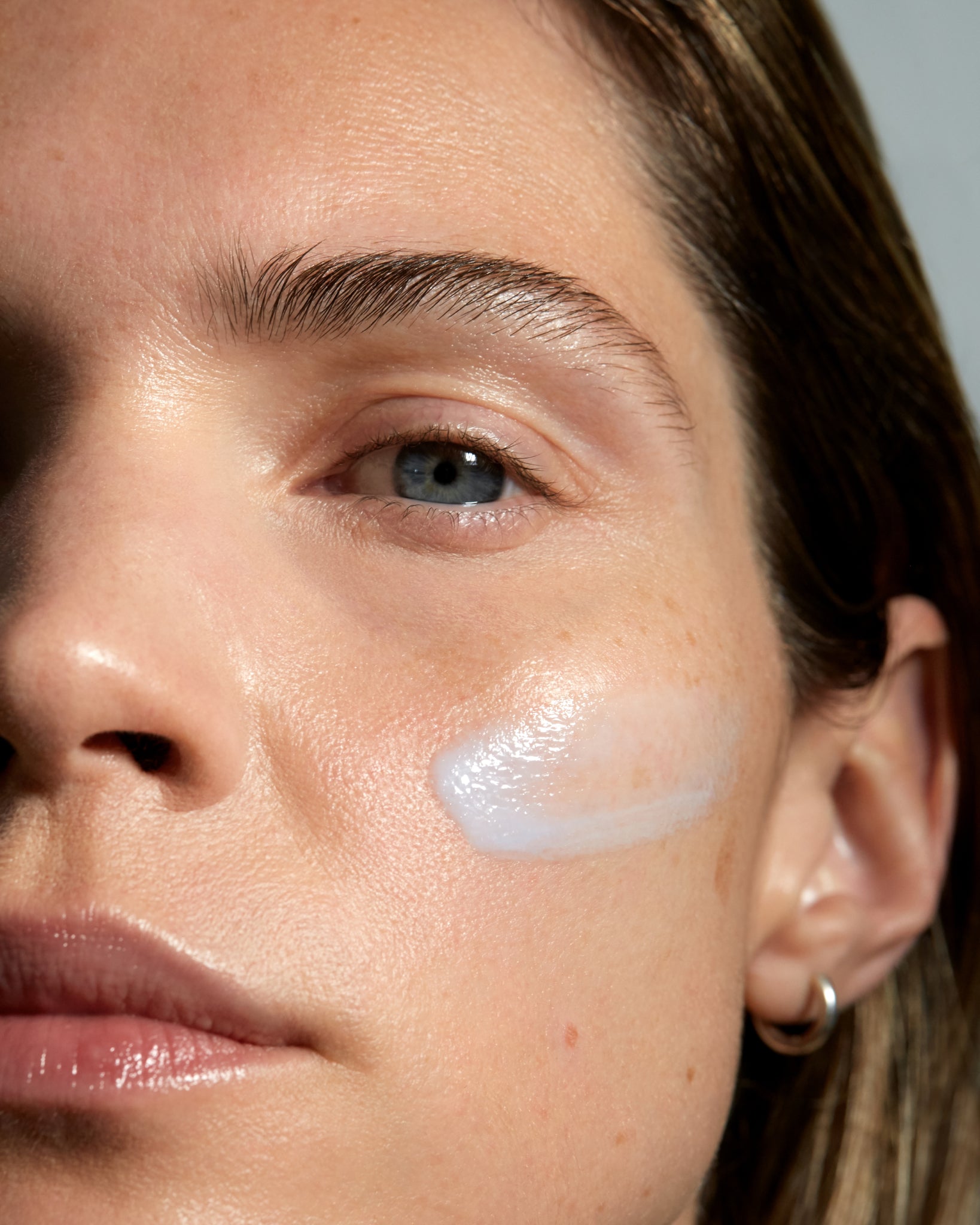 MÁDARA Organic Skincare botanic retinol alternative serum SM3185 15 serum product photo on plain background.