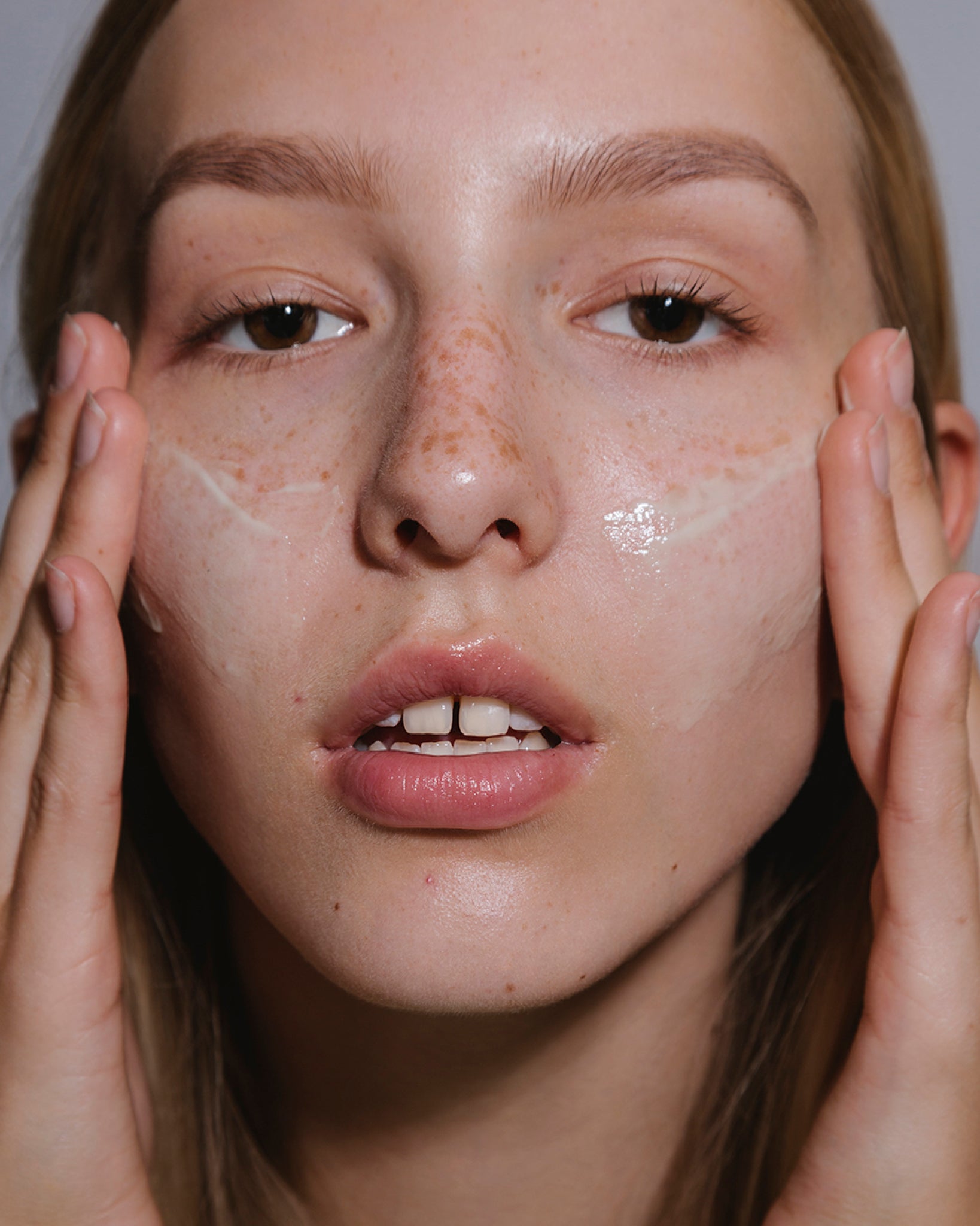 MÁDARA Organic Skincare skincare for acne prone skin A2204 product photo on plain background.