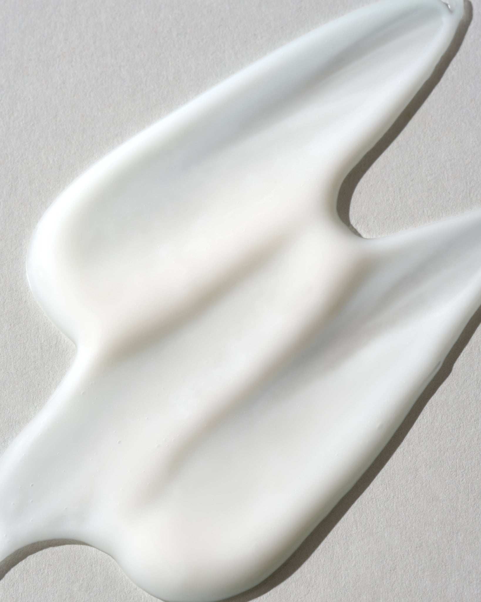 Texture close-up of MÁDARA Organic Skincare after shave serum A5002 serum �swatch demonstrates consistency and finish.