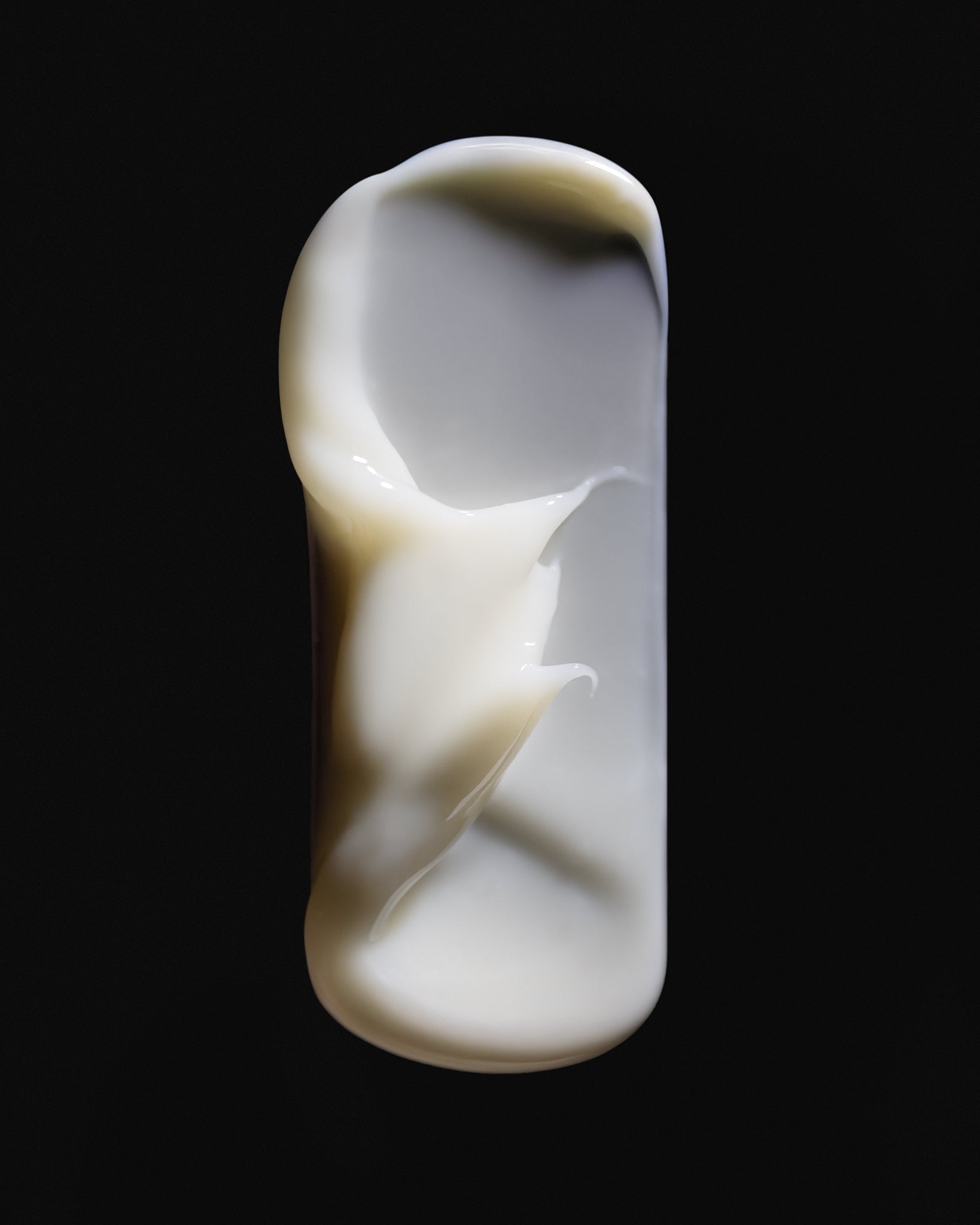 Texture close-up of MÁDARA Organic Skincare age pro renew night cream SM3335 15 face cream �swatch demonstrates consistency and finish.