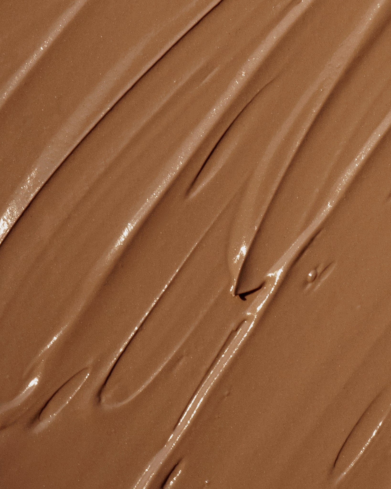 Texture close-up of MÁDARA Organic Skincare cc cream tan A3413 face cream �swatch demonstrates consistency and finish.