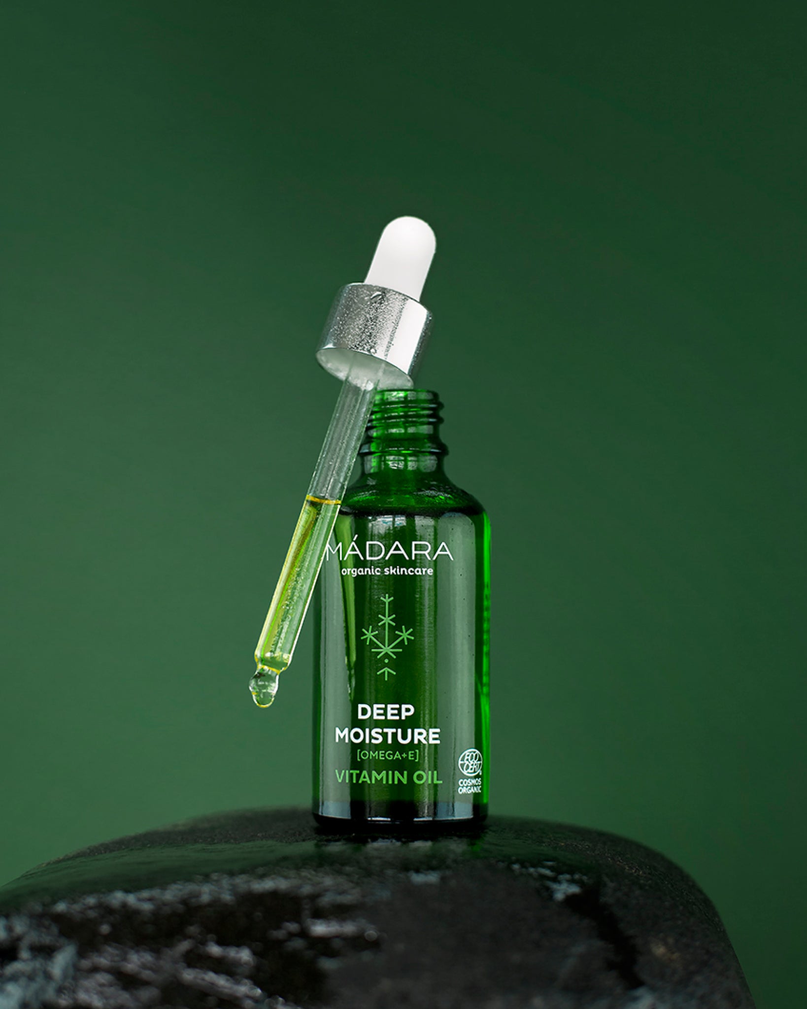 MÁDARA Organic Skincare skin energising vitamin oil A2281 face oil product photo on plain background.