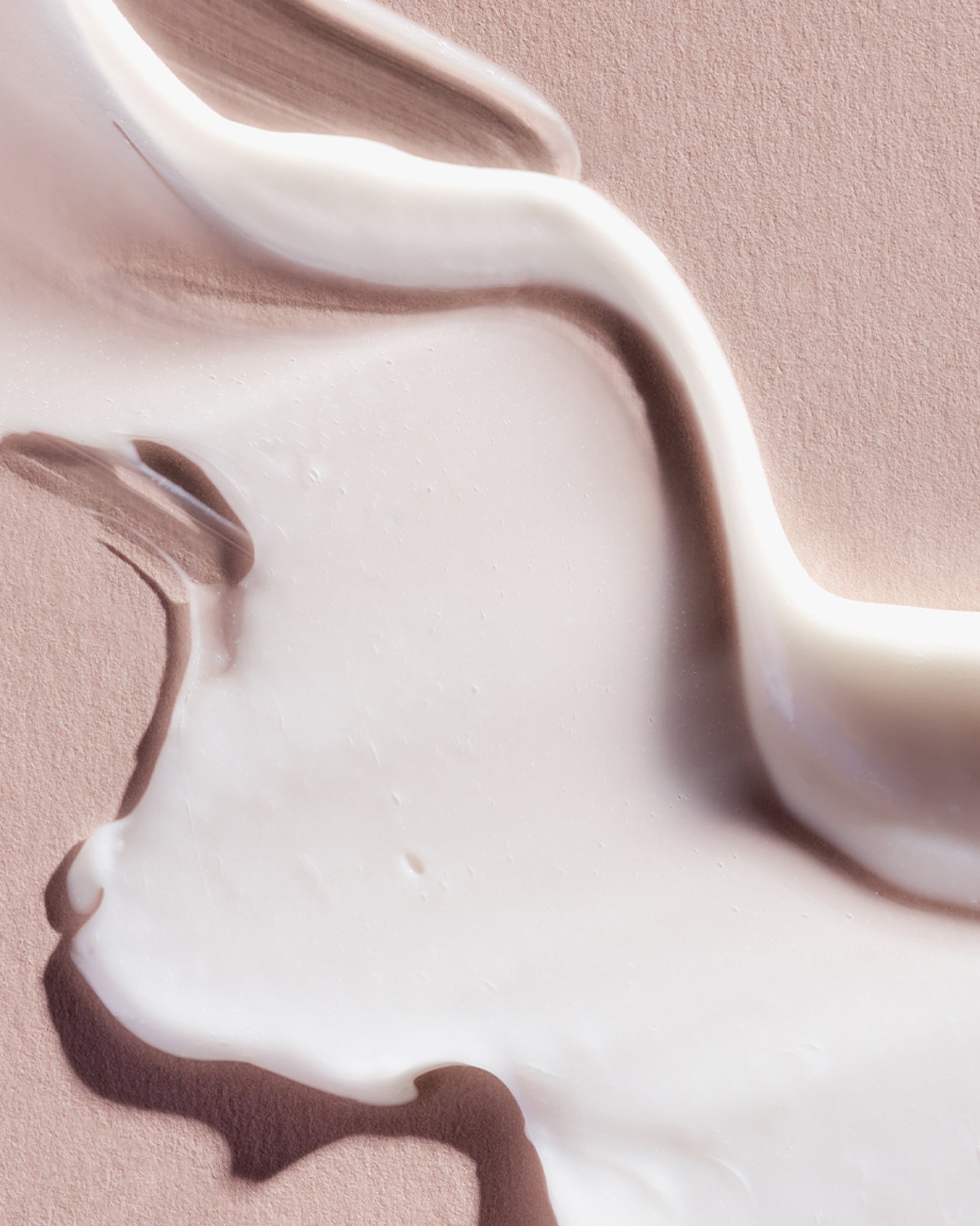 Texture close-up of MÁDARA Organic Skincare sos sensitive moisturiser A3015 �swatch demonstrates consistency and finish.