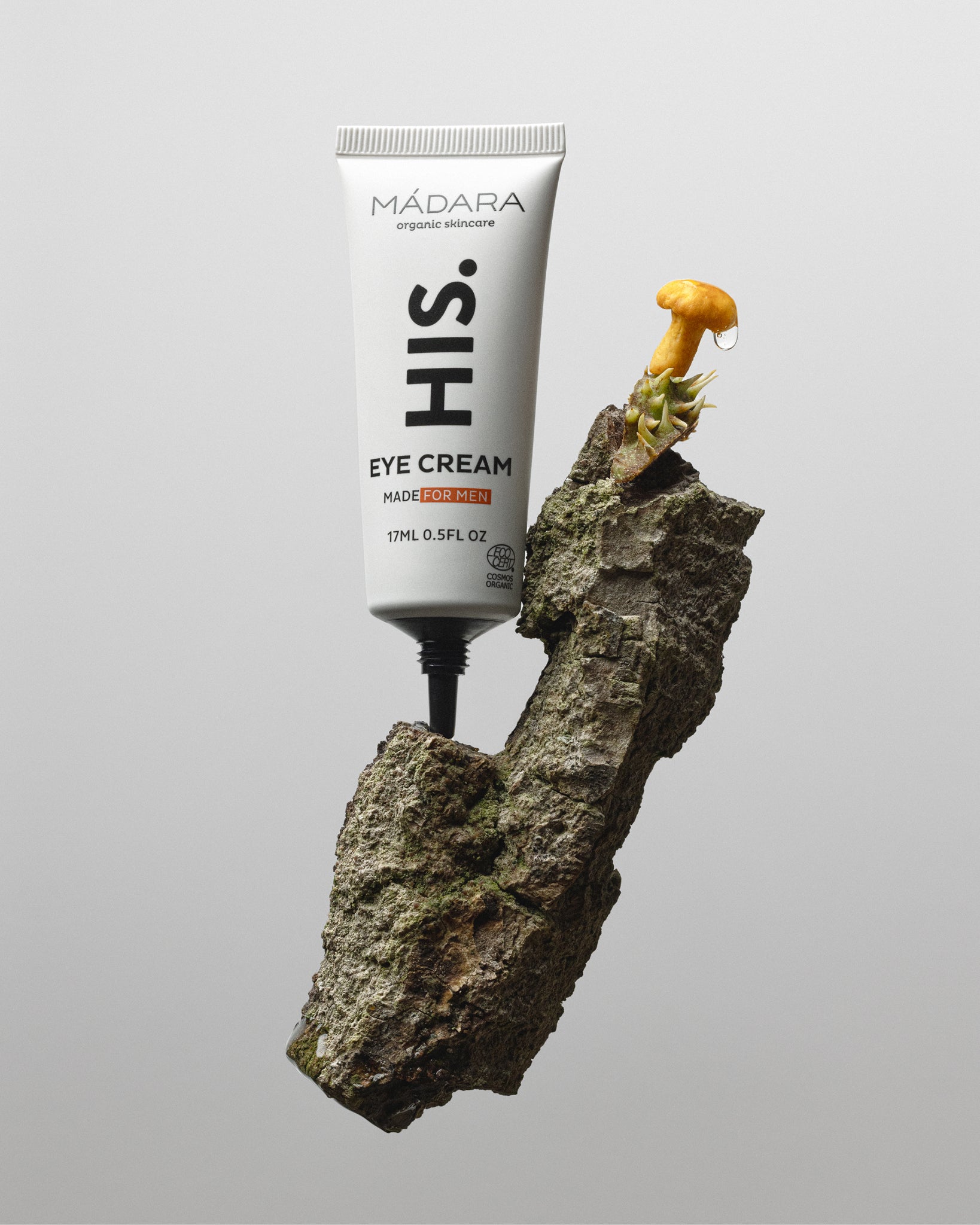 MÁDARA Organic Skincare caffeine eye cream for men A5004 face cream product photo on plain background.