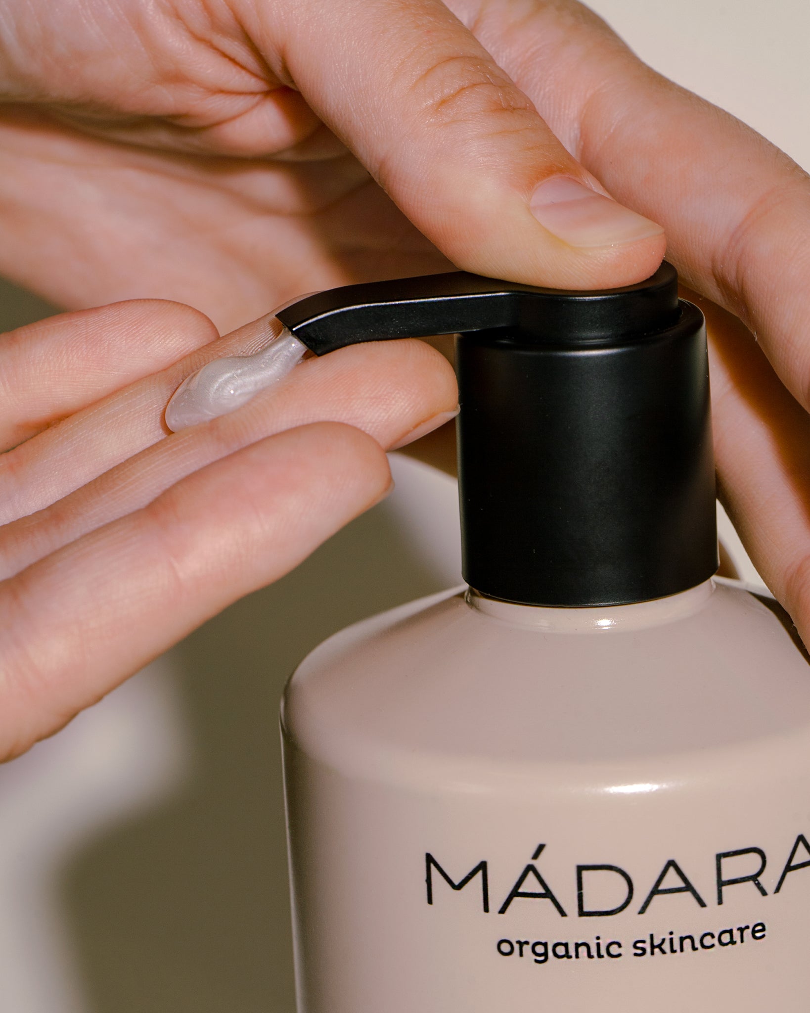 MÁDARA Organic Skincare bitter honey moisture wash A1082 product photo on plain background.