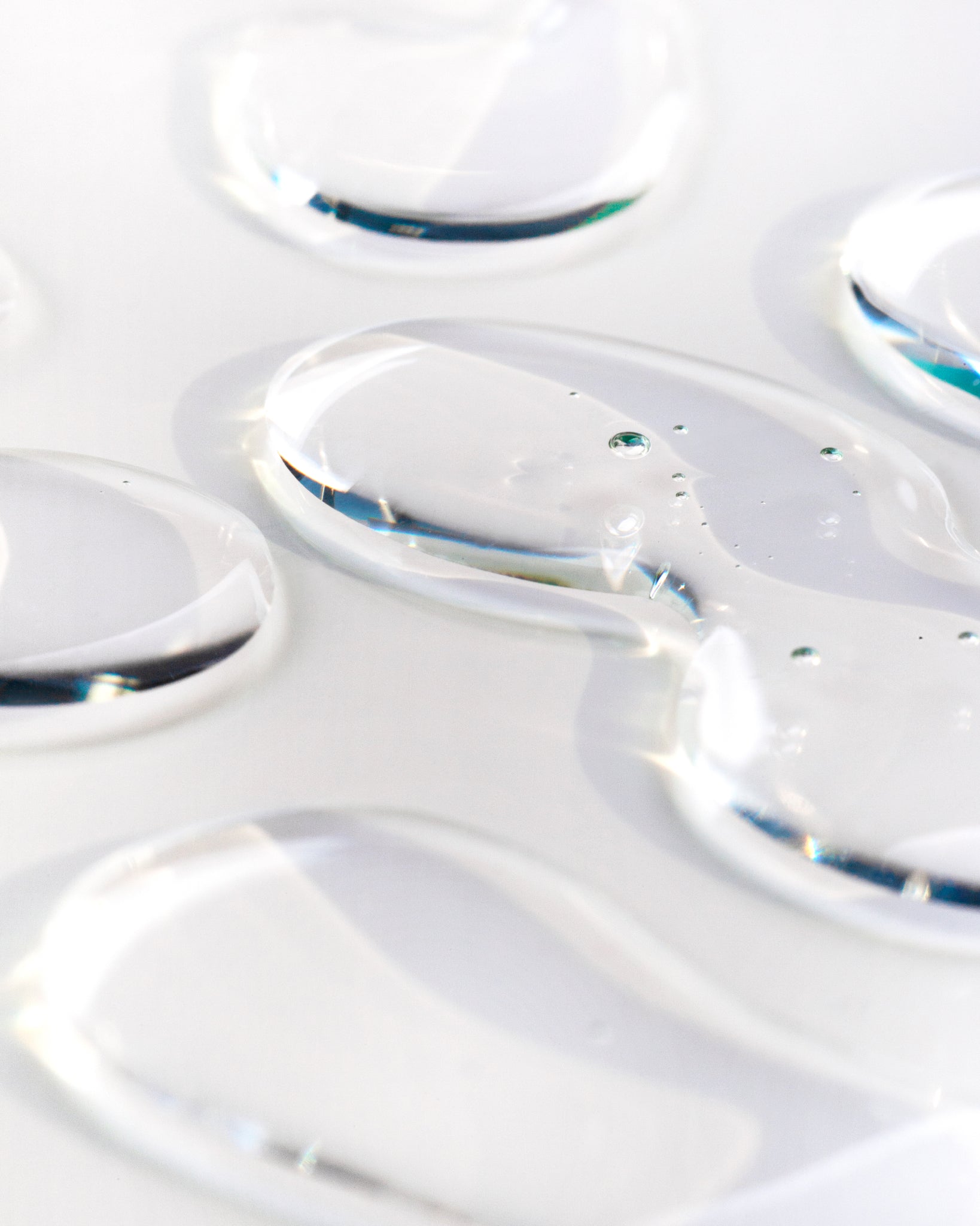 Texture close-up of MÁDARA Organic Skincare caffeine concentrate A3255 �swatch demonstrates consistency and finish.