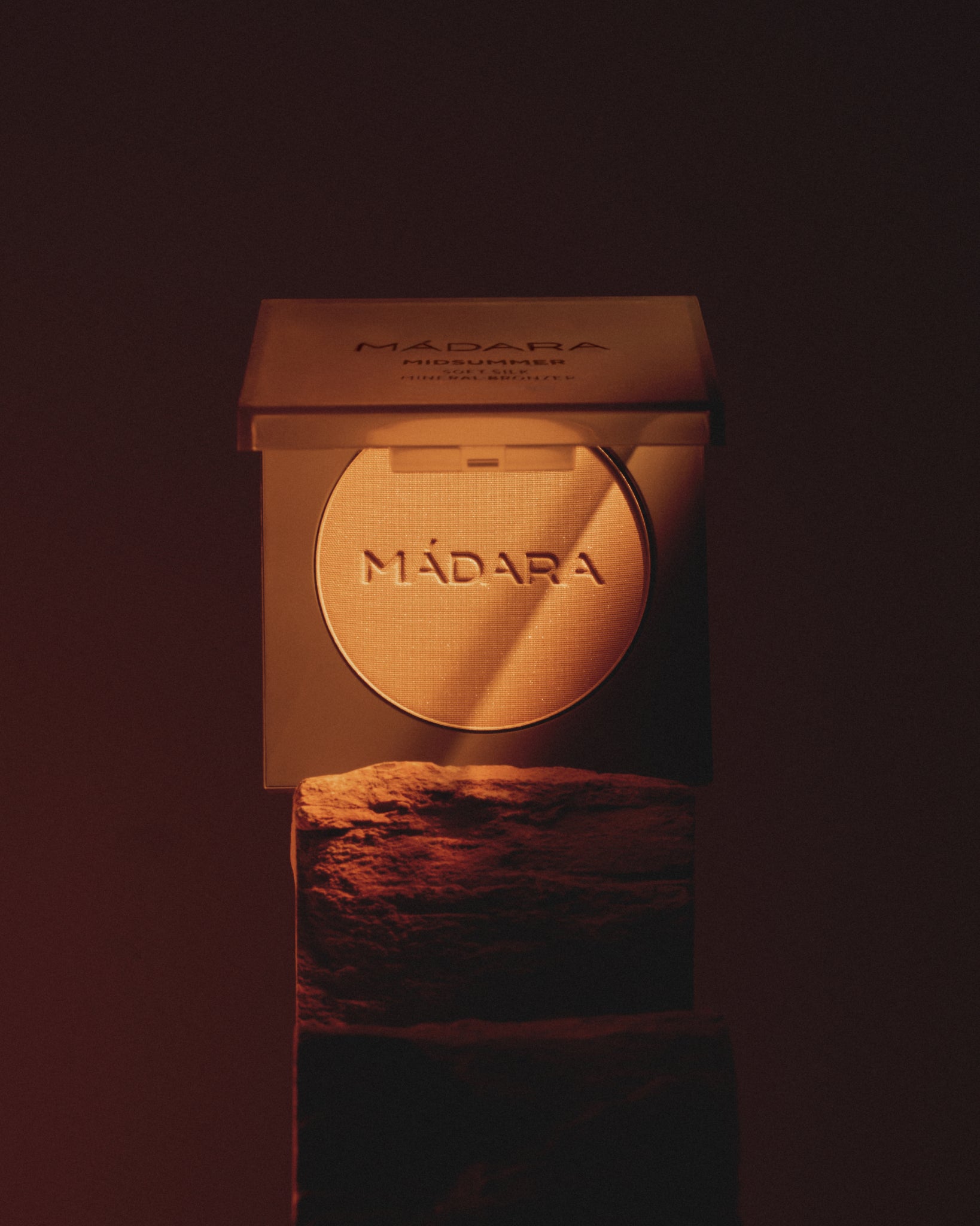 MÁDARA Organic Skincare talc free bronzer A6841 product photo on plain background.