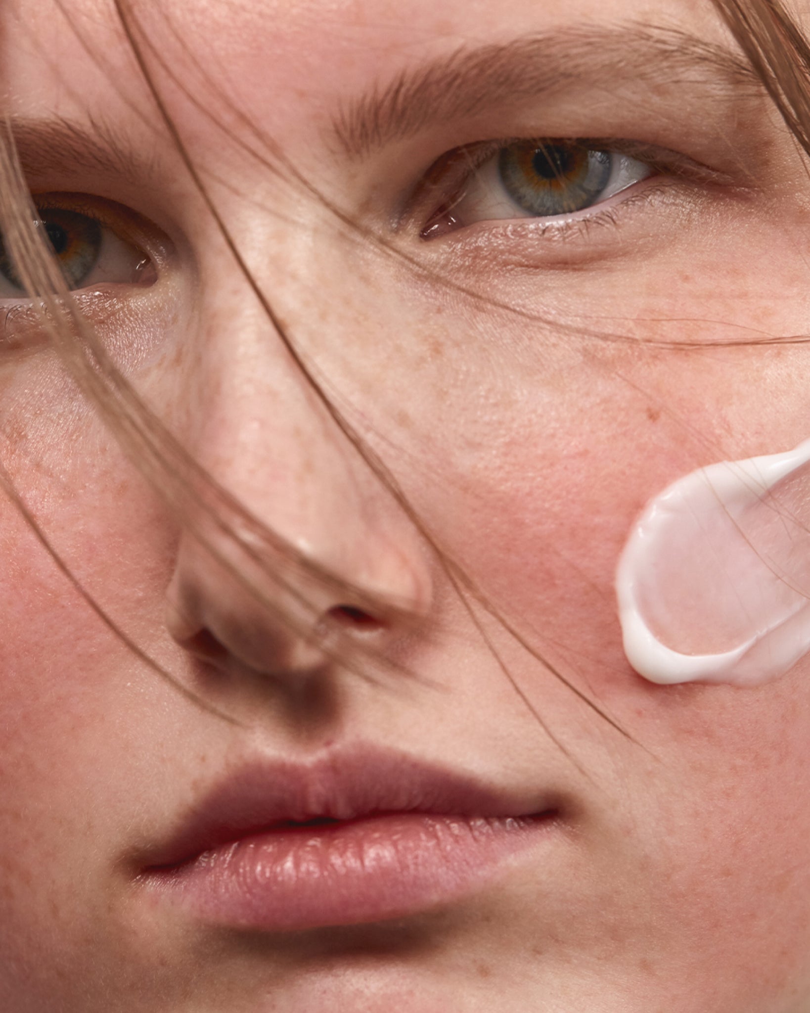 MÁDARA Organic Skincare redness prone moisturiser A3015 product photo on plain background.