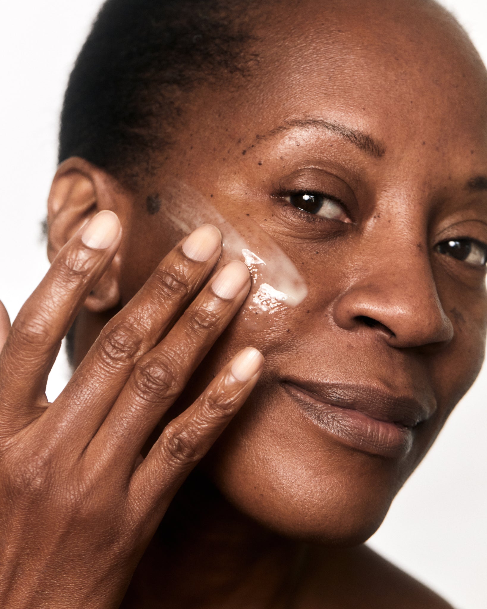 MÁDARA Organic Skincare serum for mature skin A3340 serum product photo on plain background.