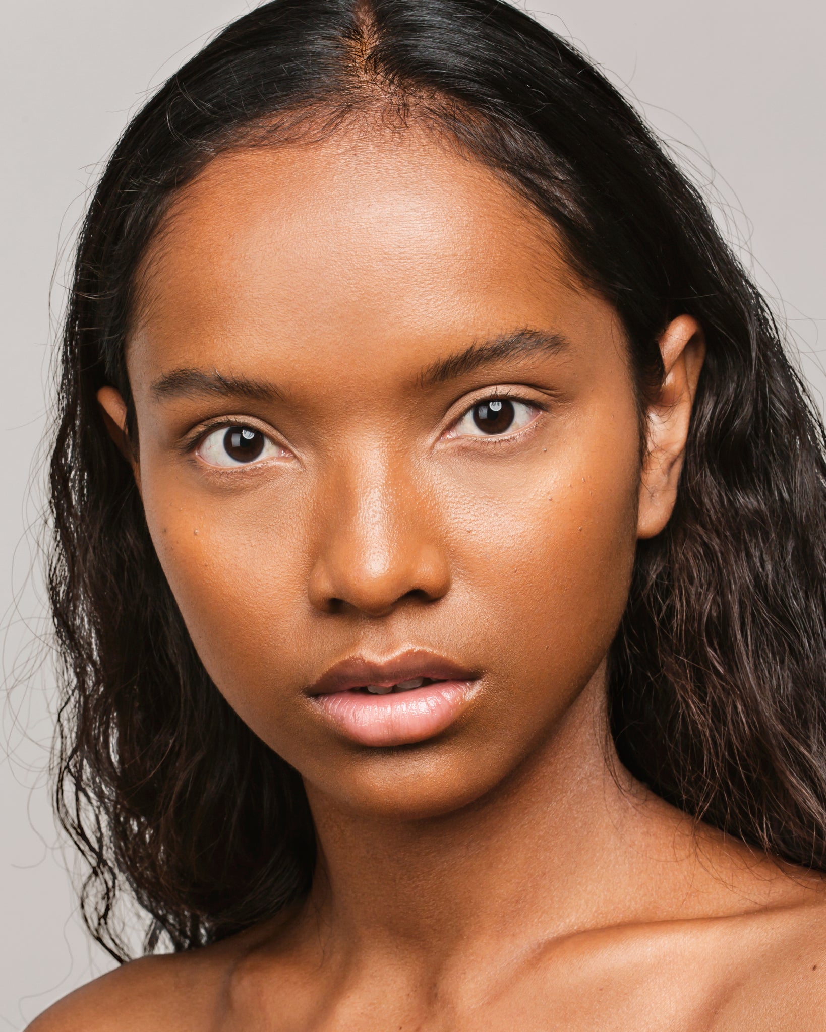 Model wearing MÁDARA Organic Skincare skin equal foundation caramel on A6063 foundation on skin; close-up portrait shows natural application results.