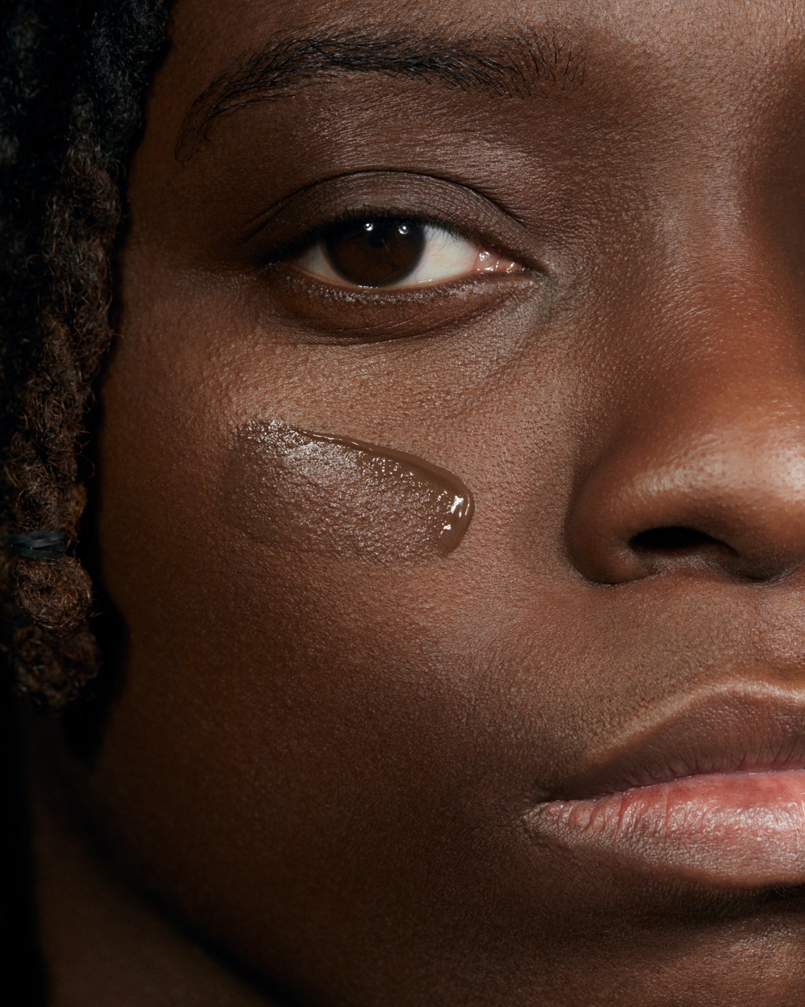 Model wearing MÁDARA Organic Skincare skinonym foundation mocha on A6099 foundation on skin; close-up portrait shows natural application results.