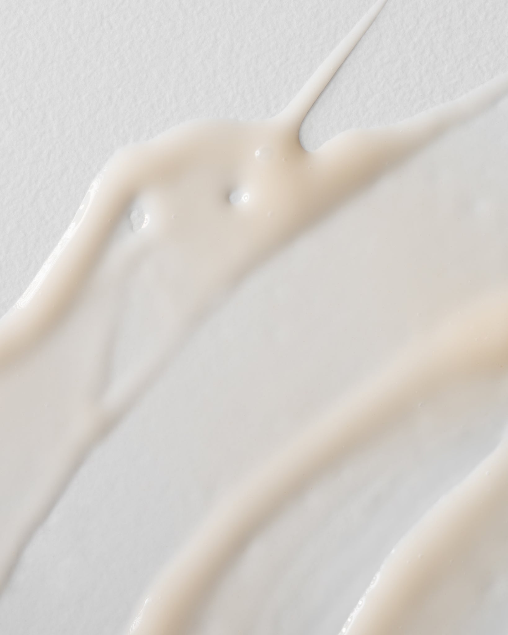 Texture close-up of MÁDARA Organic Skincare niacinamide alternative serum SM2223 15 serum �swatch demonstrates consistency and finish.