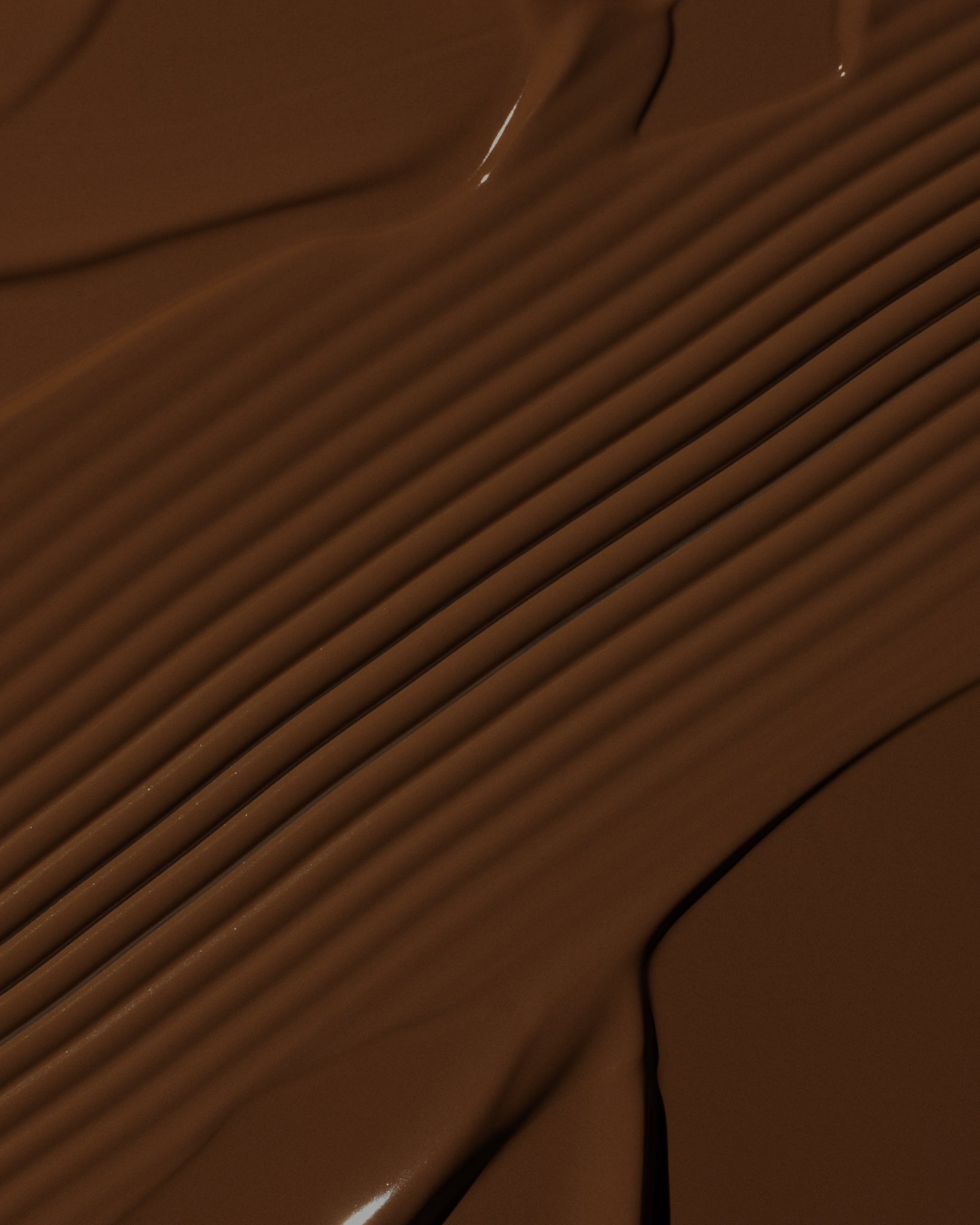 Texture close-up of MÁDARA Organic Skincare skinonym oak A6098 �swatch demonstrates consistency and finish.