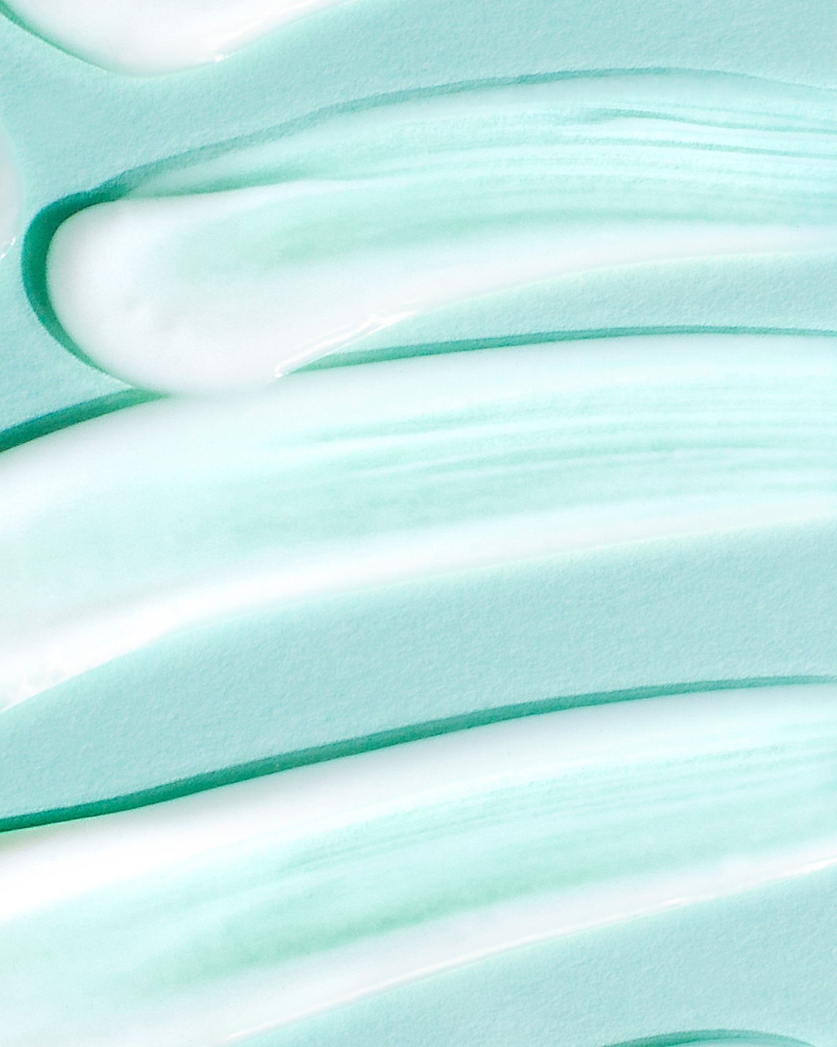 Texture close-up of MÁDARA Organic Skincare acne treatment N0025 �swatch demonstrates consistency and finish.