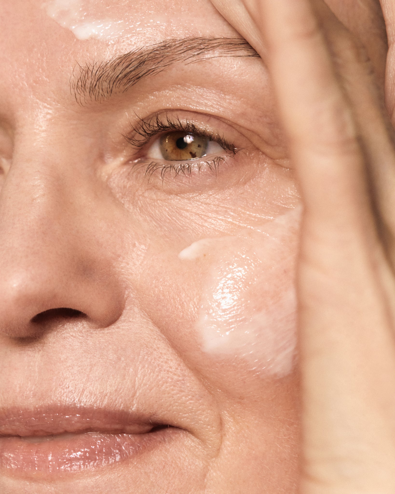 MÁDARA Organic Skincare night cream for mature skin A3335 face cream product photo on plain background.