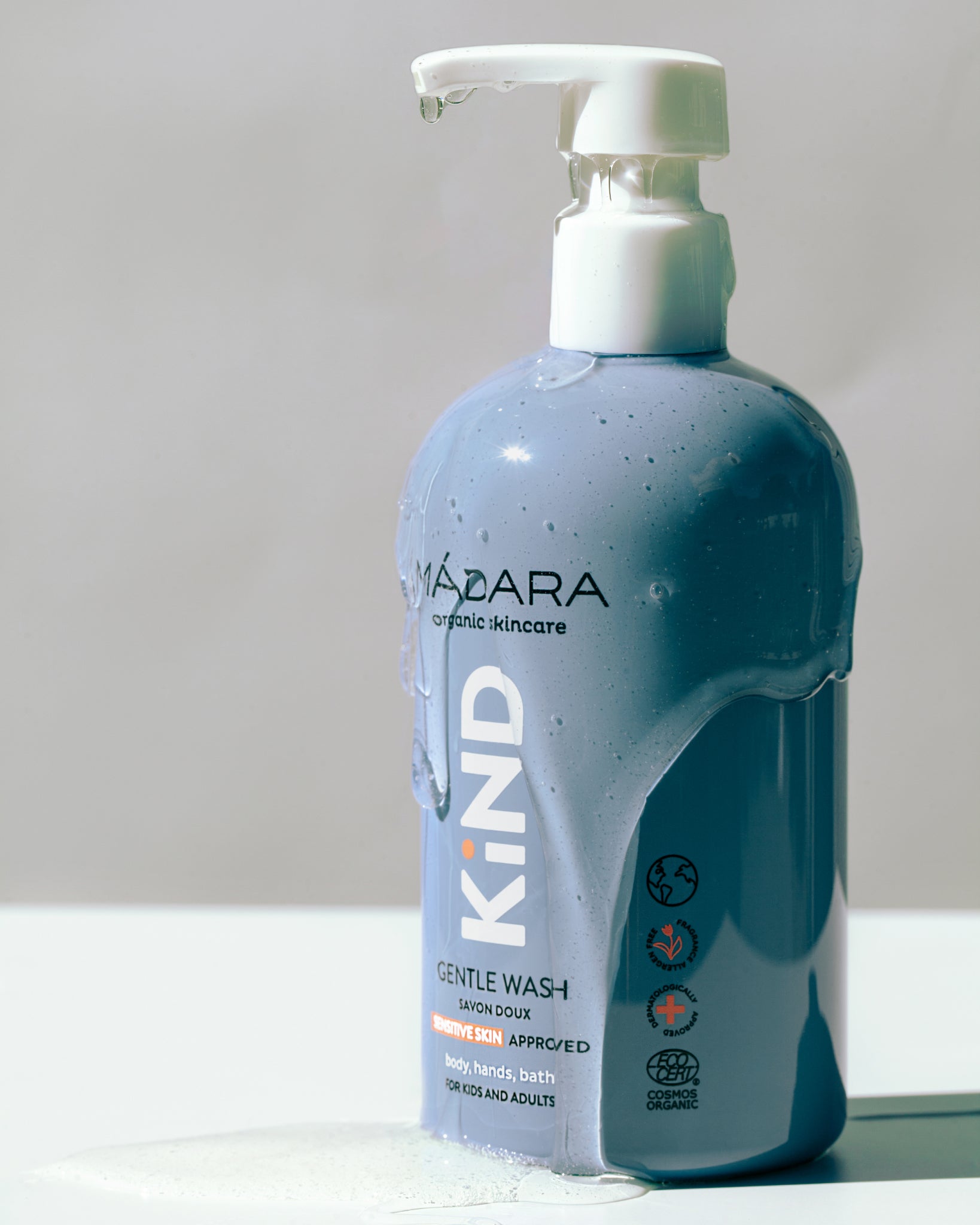 MÁDARA Organic Skincare organic body and hand wash A4465 product photo on plain background.