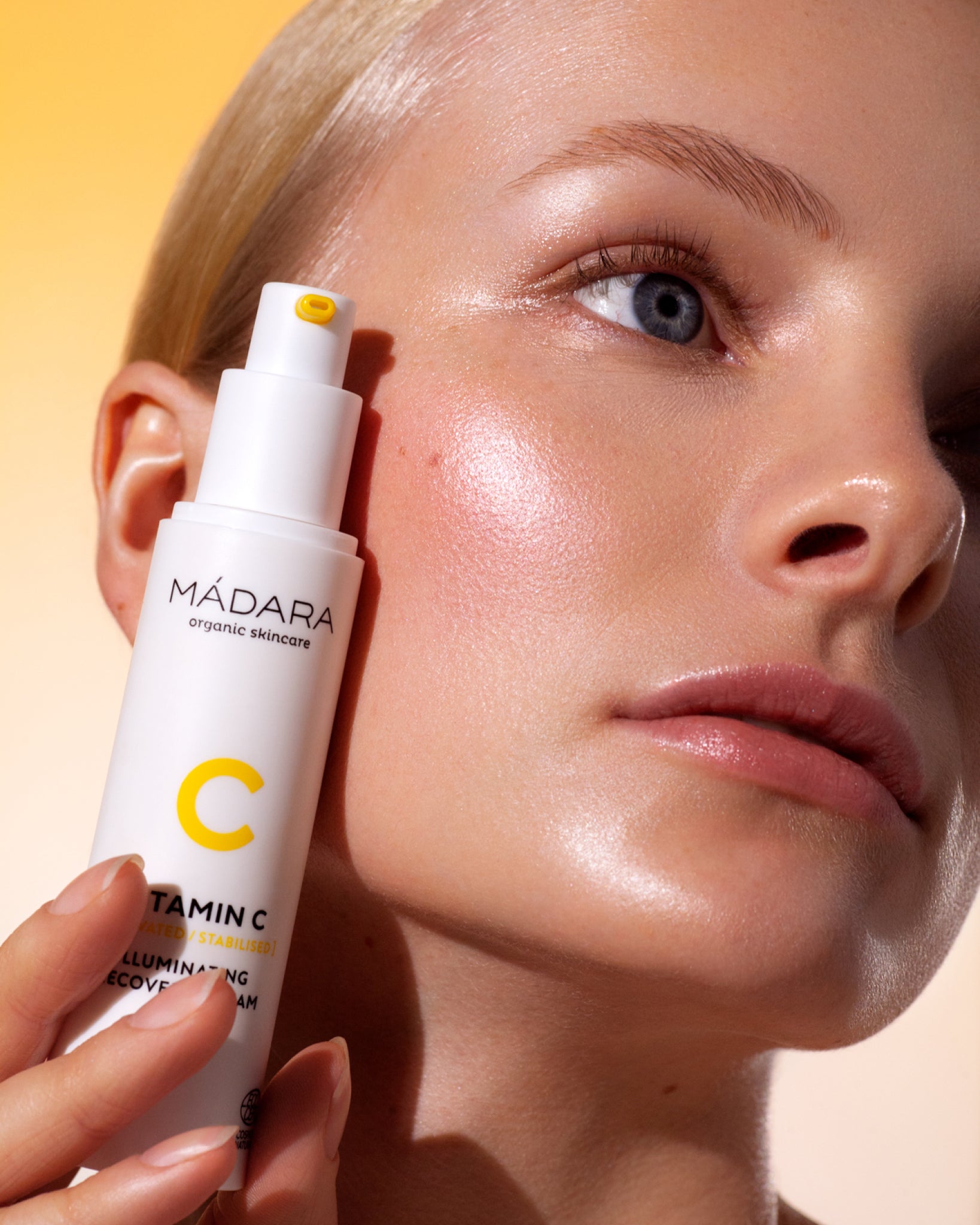 MÁDARA Organic Skincare vitamin c brightening cream A3302 face cream product photo on plain background.